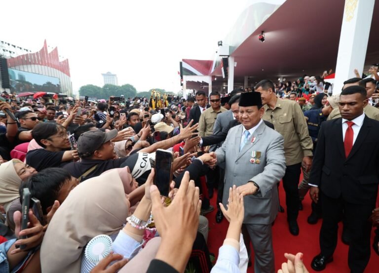 Prabowo, Jokowi, dan Gibran Bersama Saksikan Hiburan HUT RI - RakyatMerdeka.net
